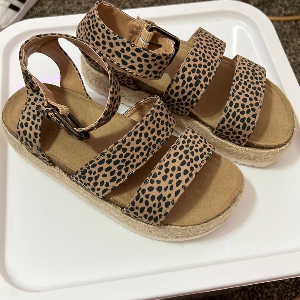 Art class sandals